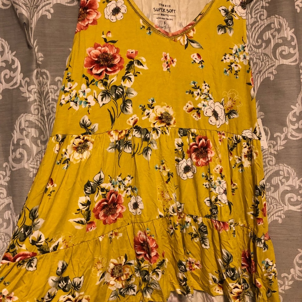 New torrid tiered baby doll tank size 3